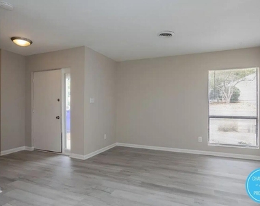 120 Rectory Street - Photo Thumbnail 5