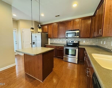 705 Keystone Park Drive - Photo Thumbnail 4