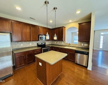 705 Keystone Park Drive - Photo Thumbnail 5