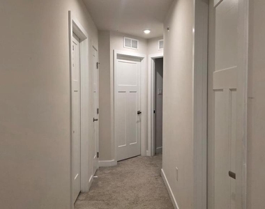 252 Chase Drive - Photo Thumbnail 17