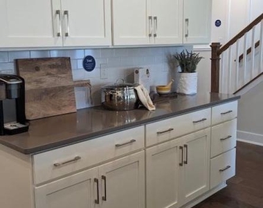 704 Peony Lane - Photo Thumbnail 10