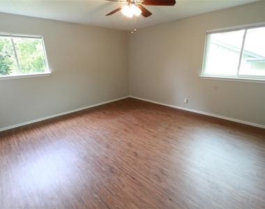 6606 Betty Cook Dr - Photo Thumbnail 14