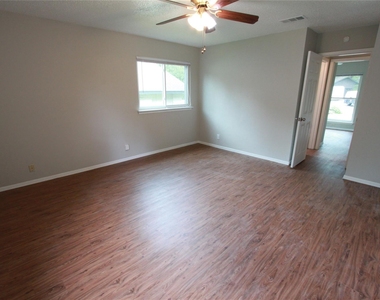 6606 Betty Cook Dr - Photo Thumbnail 17