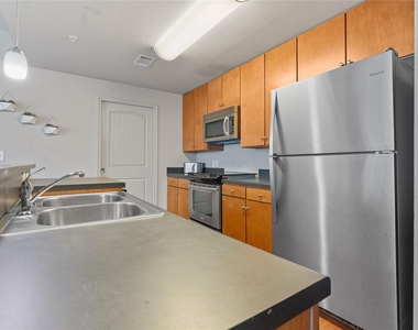 5117 N Lamar Blvd - Photo Thumbnail 8