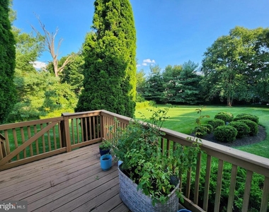 498 Palmer Farm Drive - Photo Thumbnail 16