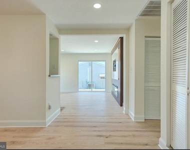 49 Mistletoe Lane - Photo Thumbnail 10