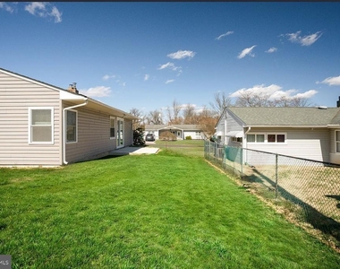 49 Mistletoe Lane - Photo Thumbnail 2