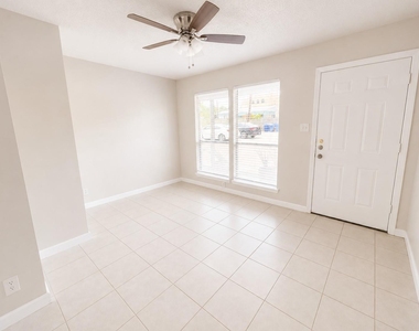 4303 Duval St - Photo Thumbnail 2