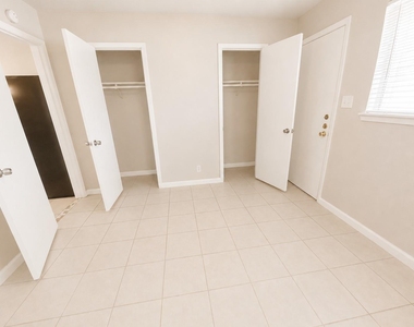 4303 Duval St - Photo Thumbnail 6