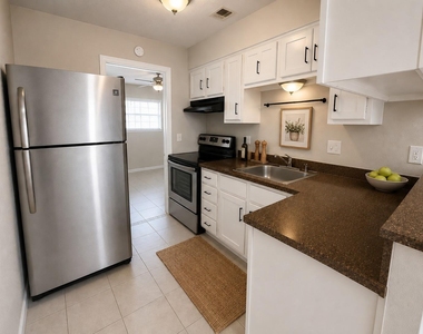 4303 Duval St - Photo Thumbnail 3