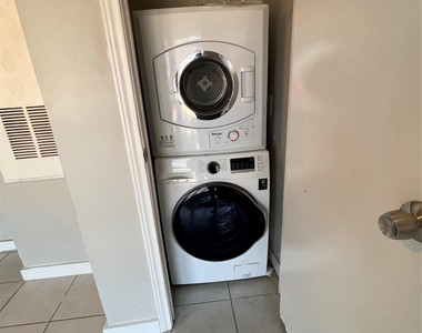 4303 Duval St - Photo Thumbnail 9