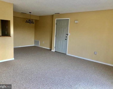 1802 Ravens Crest Dr E - Photo Thumbnail 2
