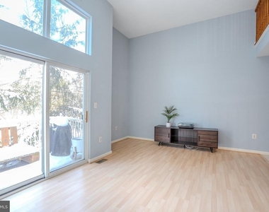 128 S Barrow Place - Photo Thumbnail 7