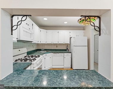 96 Willow Ct - Photo Thumbnail 5