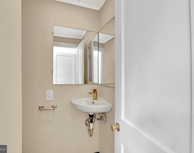 121 Kensington Avenue - Photo Thumbnail 13
