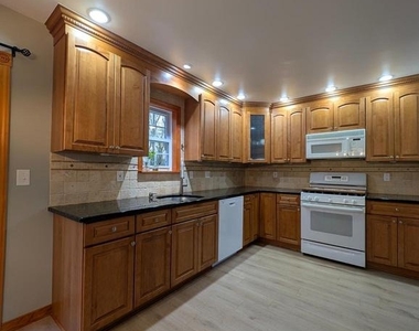 609 Hartland Court - Photo Thumbnail 13