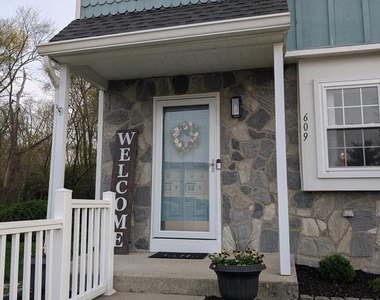 609 Hartland Court - Photo Thumbnail 3