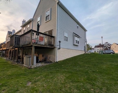 609 Hartland Court - Photo Thumbnail 5