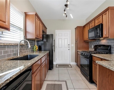 6011 Fairway St - Photo Thumbnail 7