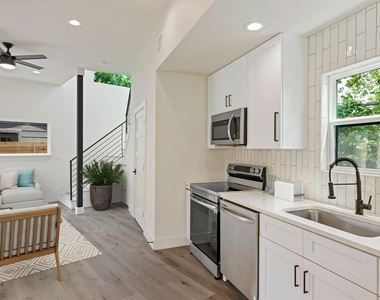 8507 Hathaway Dr - Photo Thumbnail 7