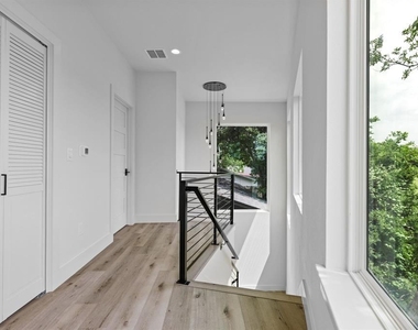 8507 Hathaway Dr - Photo Thumbnail 16