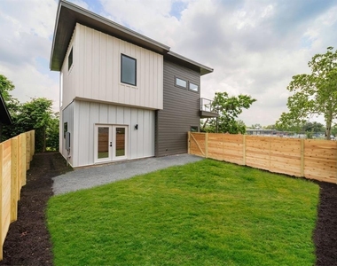 8507 Hathaway Dr - Photo Thumbnail 13