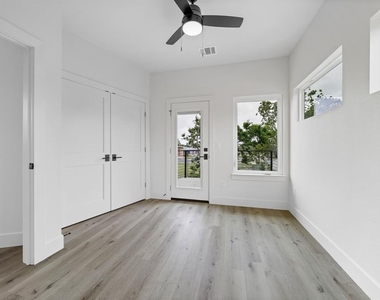 8507 Hathaway Dr - Photo Thumbnail 38