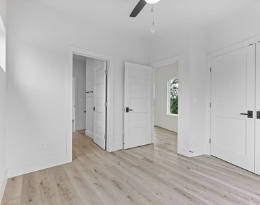 8507 Hathaway Dr - Photo Thumbnail 39