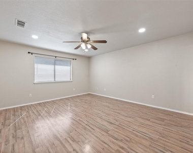 210 Mesquite Cir - Photo Thumbnail 11