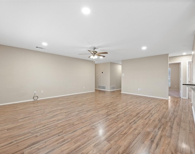 210 Mesquite Cir - Photo Thumbnail 8