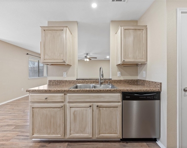 210 Mesquite Cir - Photo Thumbnail 7