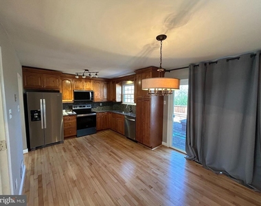 15006 Nebraska Lane - Photo Thumbnail 6