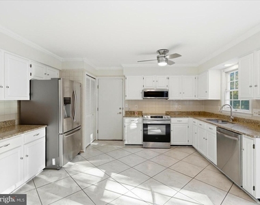 1403 Peartree Lane - Photo Thumbnail 10