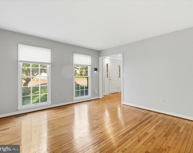 1403 Peartree Lane - Photo Thumbnail 15