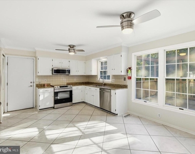 1403 Peartree Lane - Photo Thumbnail 9