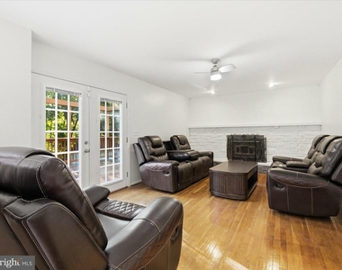 1403 Peartree Lane - Photo Thumbnail 11