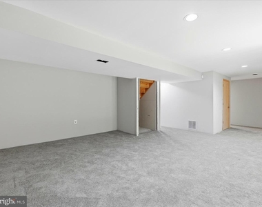 1403 Peartree Lane - Photo Thumbnail 32