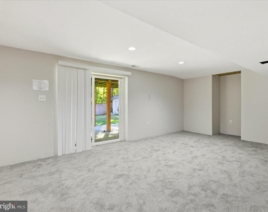 1403 Peartree Lane - Photo Thumbnail 31