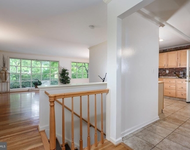 6728 Sulky Lane - Photo Thumbnail 11