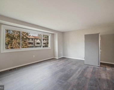 9349 Reader Lane - Photo Thumbnail 5