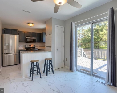 618 Milford Court - Photo Thumbnail 2