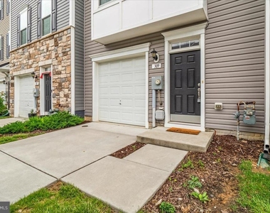 309 Spring Bank Way - Photo Thumbnail 2