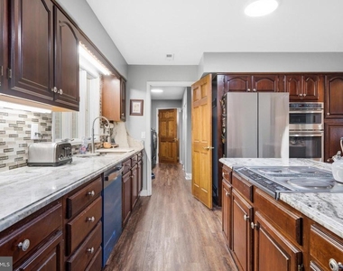 1126 Somerset Lane - Photo Thumbnail 3