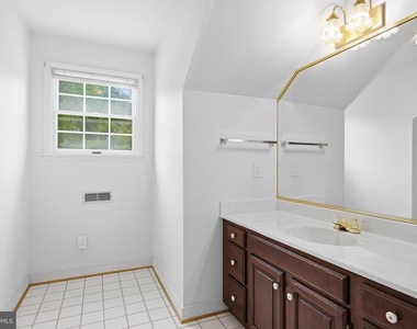 1126 Somerset Lane - Photo Thumbnail 46