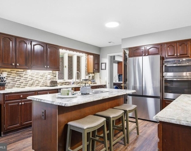 1126 Somerset Lane - Photo Thumbnail 4