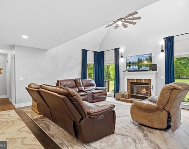1126 Somerset Lane - Photo Thumbnail 16