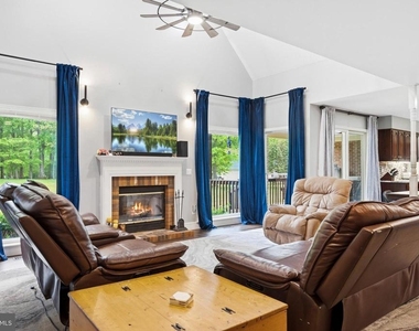 1126 Somerset Lane - Photo Thumbnail 14