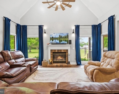 1126 Somerset Lane - Photo Thumbnail 15
