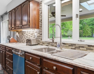 1126 Somerset Lane - Photo Thumbnail 8