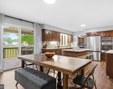 1126 Somerset Lane - Photo Thumbnail 10